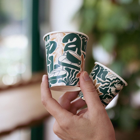 Individuelle Plastikbecher